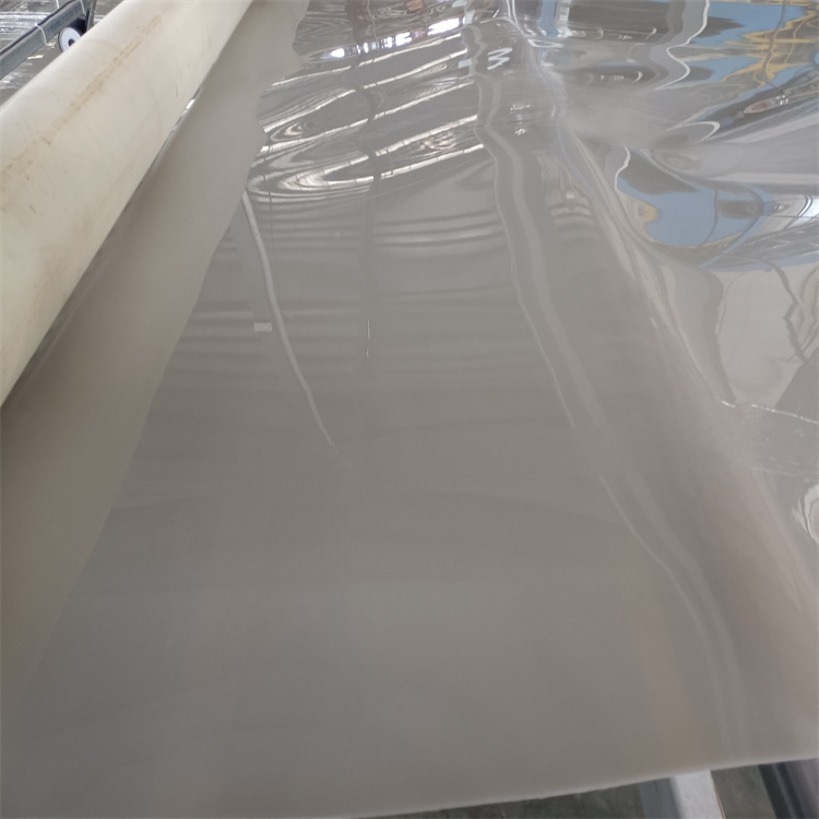 土工膜施工現場受哪些因素的影響